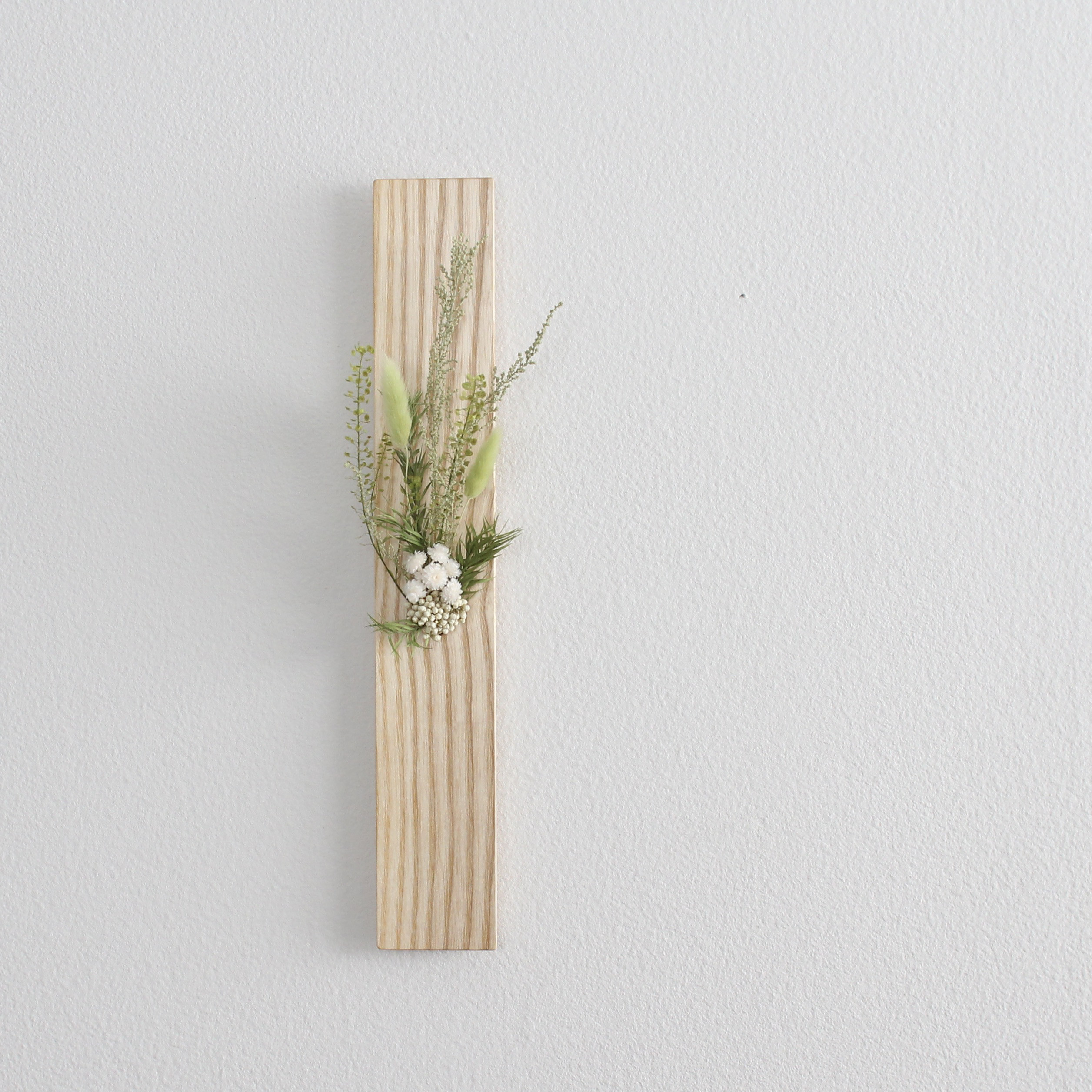 Wall flower 木の壁掛け一輪挿し〜Spring White ash green〜