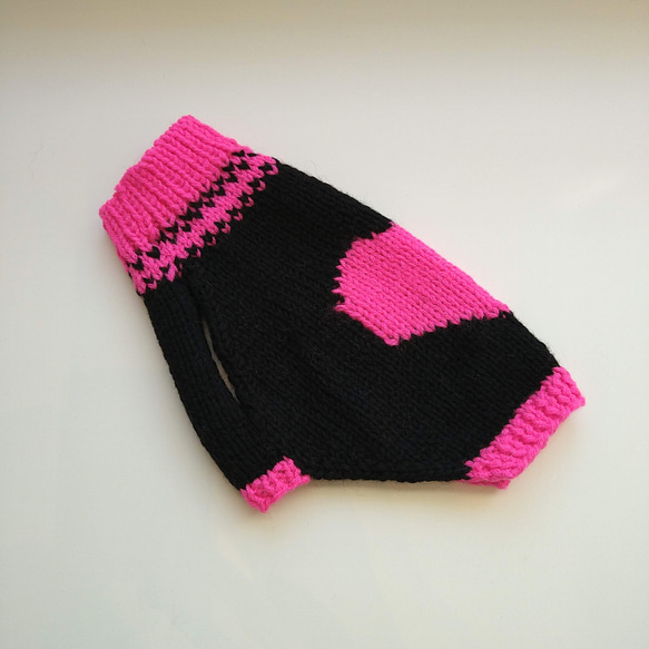 犬服 ハンドメイド セーター 手編み ピンク＆ブラック ネオンカラー ハート OB2 3枚目の画像