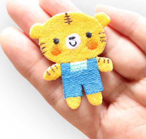 名入れできる ねこの刺繍ワッペン＊おしゃれで可愛い刺繍アップリケ♪アイロンorシール選べる　お名前ワッペン　 4枚目の画像