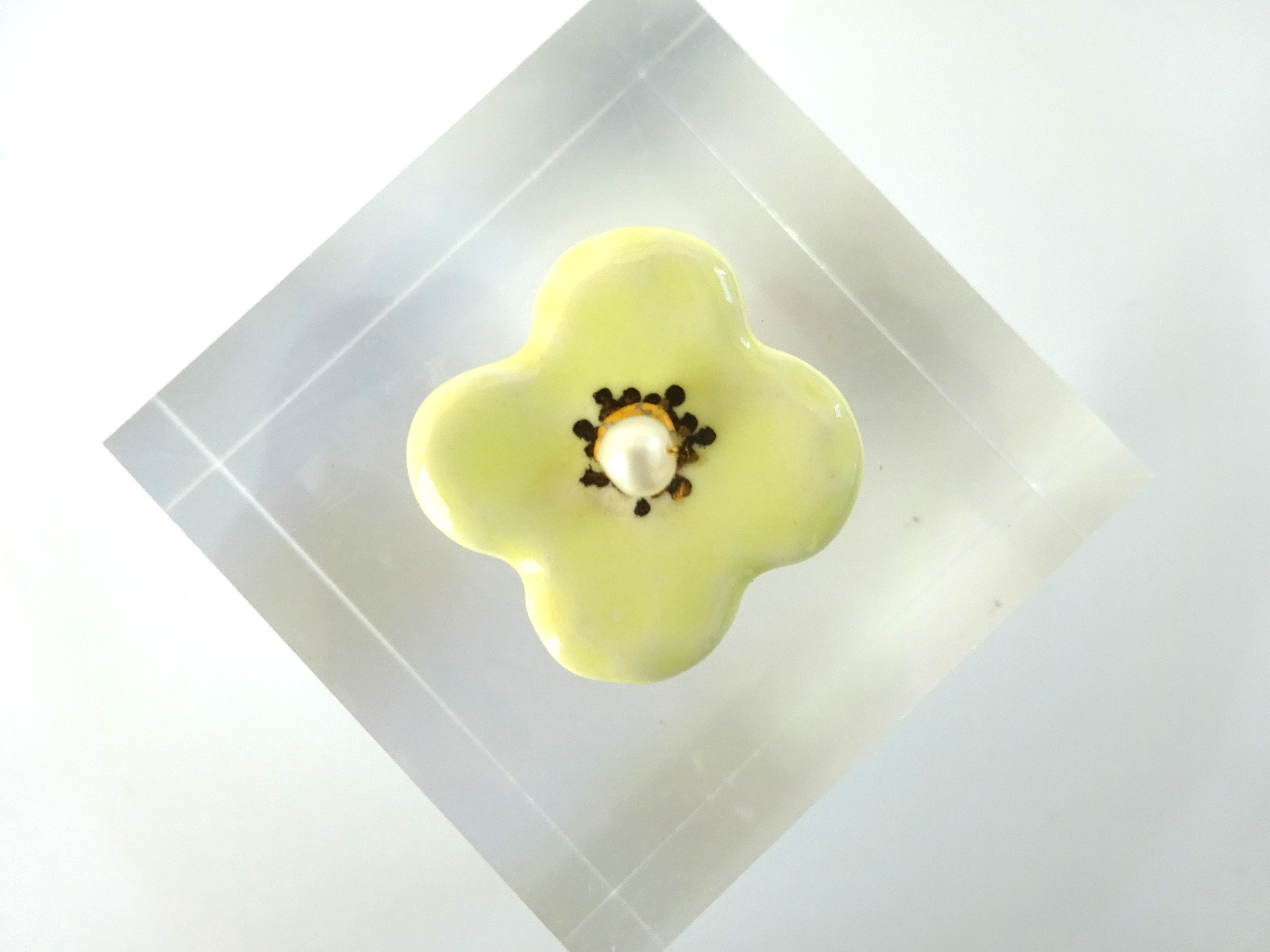 小さな花のbroach（クリームイエロー）