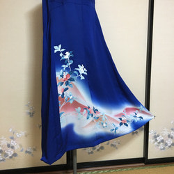 青い正絹の着物をリメイクしたワンピース 2枚目の画像