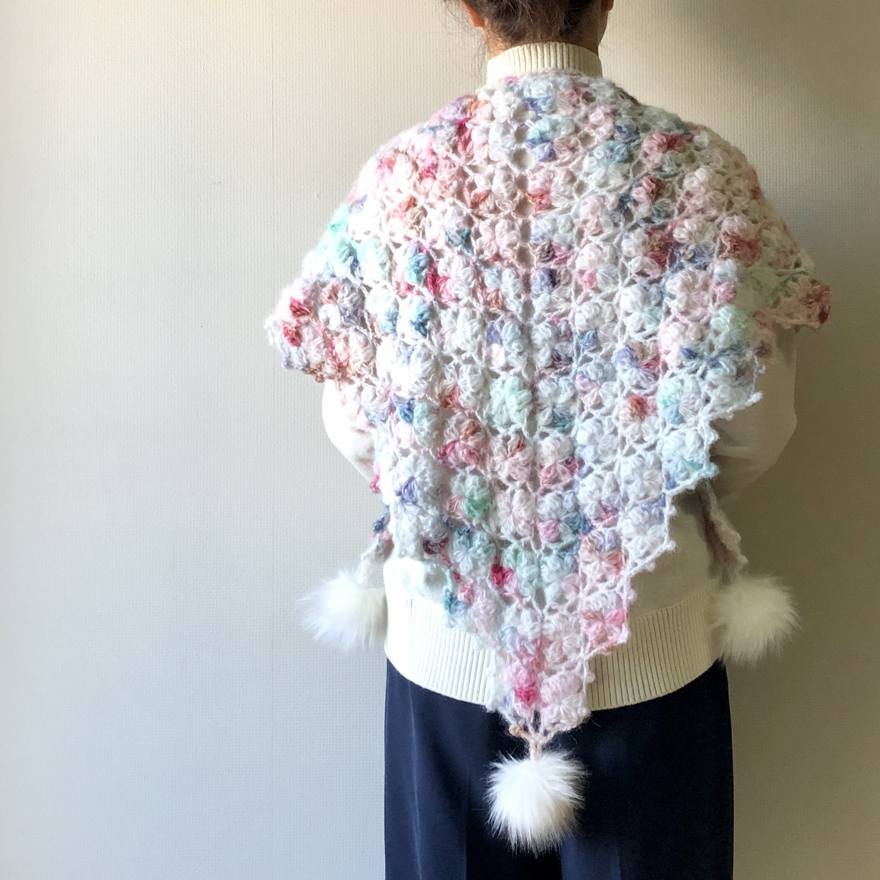 大人の彩りショール*シンプル派だって使える【花編み三角ショール】