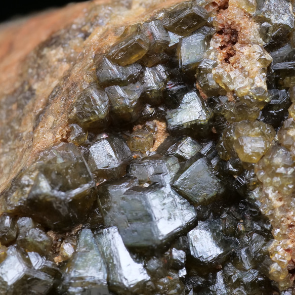希少【鉱物 標本  灰礬柘榴石 結晶 原石】オーストラリア グロッシュラーガーネット レインボーガーネット 9枚目の画像