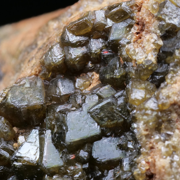 希少【鉱物 標本  灰礬柘榴石 結晶 原石】オーストラリア グロッシュラーガーネット レインボーガーネット 8枚目の画像