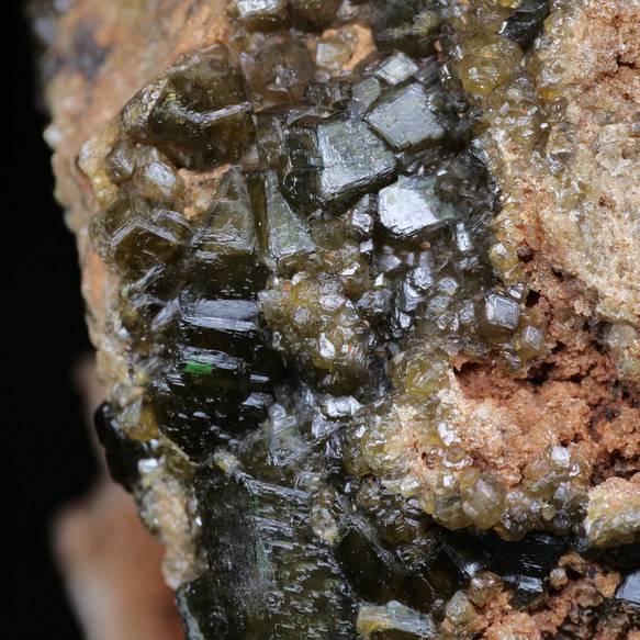 希少【鉱物 標本  灰礬柘榴石 結晶 原石】オーストラリア グロッシュラーガーネット レインボーガーネット 10枚目の画像