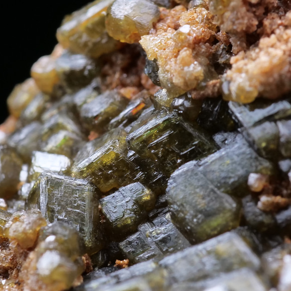 希少【鉱物 標本  灰礬柘榴石 結晶 原石】オーストラリア グロッシュラーガーネット レインボーガーネット 2枚目の画像