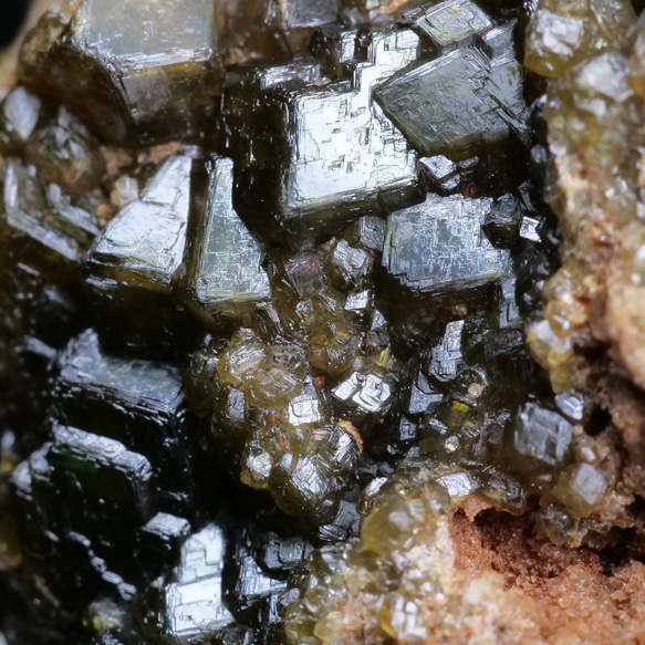 希少【鉱物 標本  灰礬柘榴石 結晶 原石】オーストラリア グロッシュラーガーネット レインボーガーネット 7枚目の画像