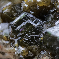 希少【鉱物 標本  灰礬柘榴石 結晶 原石】オーストラリア グロッシュラーガーネット レインボーガーネット 4枚目の画像