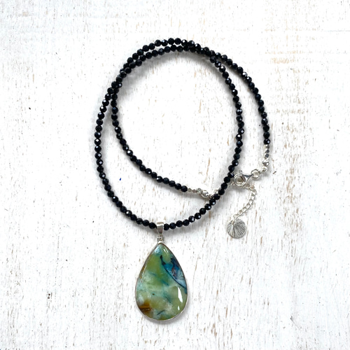 インドネシア ウッドオパール の オニキスビーズネックレス