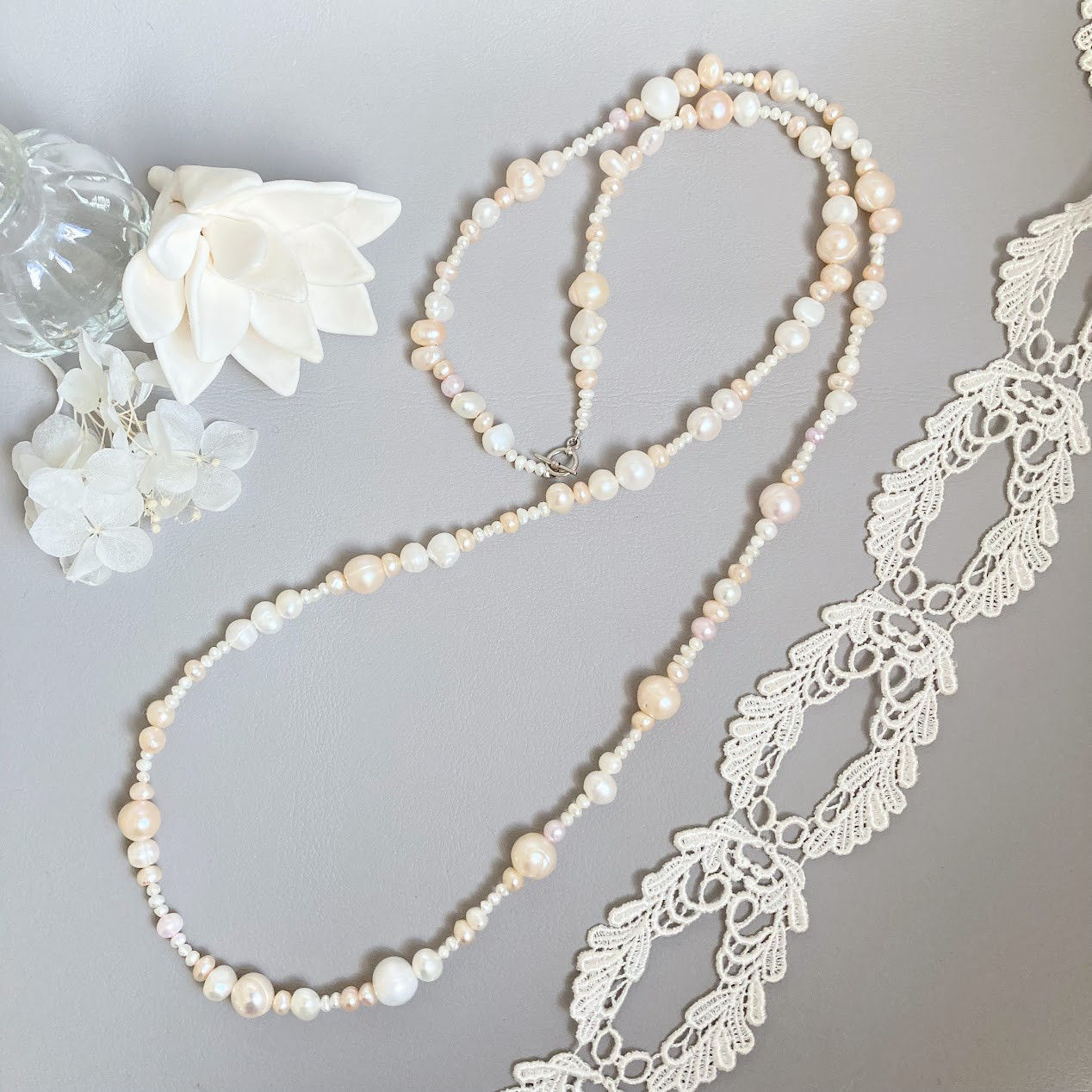 【白×オレンジピンク】バロック淡水真珠のロングネックレス