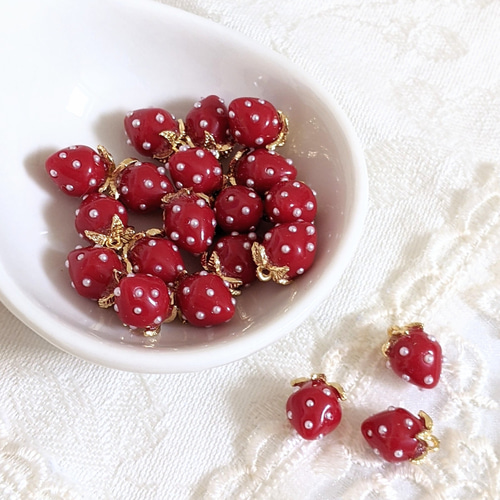 いちご チャーム レッド 4個 カン付き イチゴ 苺 パーツ ハンドメイド