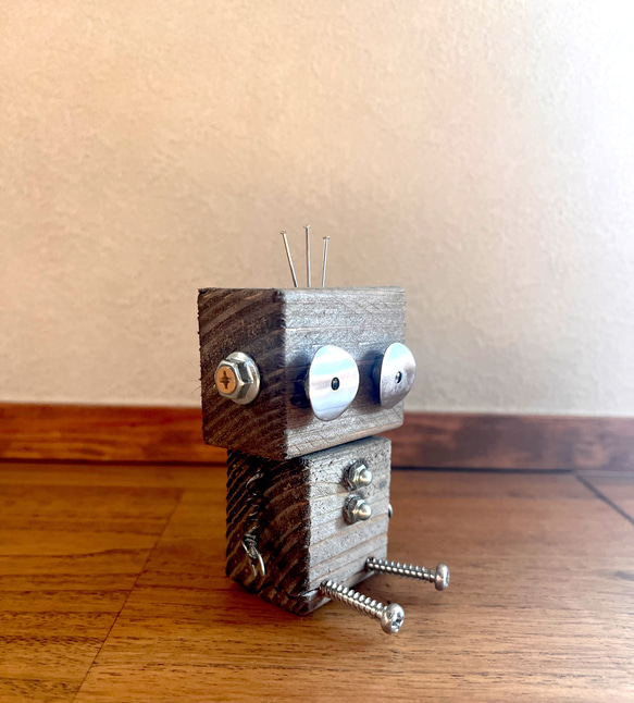 世界に一つだけのN ROBO/手作りロボット/木製ロボット/廃材/飾り/置物/インダストリアル/アンティーク/木工 3枚目の画像