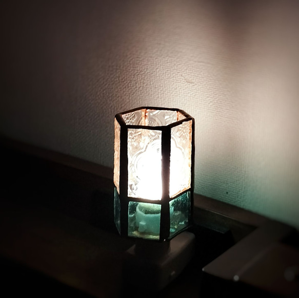 ステンドグラスのランプ・おやすみランプ・フットランプ・ベッドランプ・コンセントライト・やさしい灯り 3枚目の画像