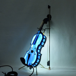杜若色（カキツバタ）のバイオリンLL2（白混じりの青）　ステンドグラスとＬＥＤの手作り 11枚目の画像
