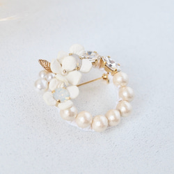 Leather Jewel ビジューブローチ　ホワイト 2枚目の画像