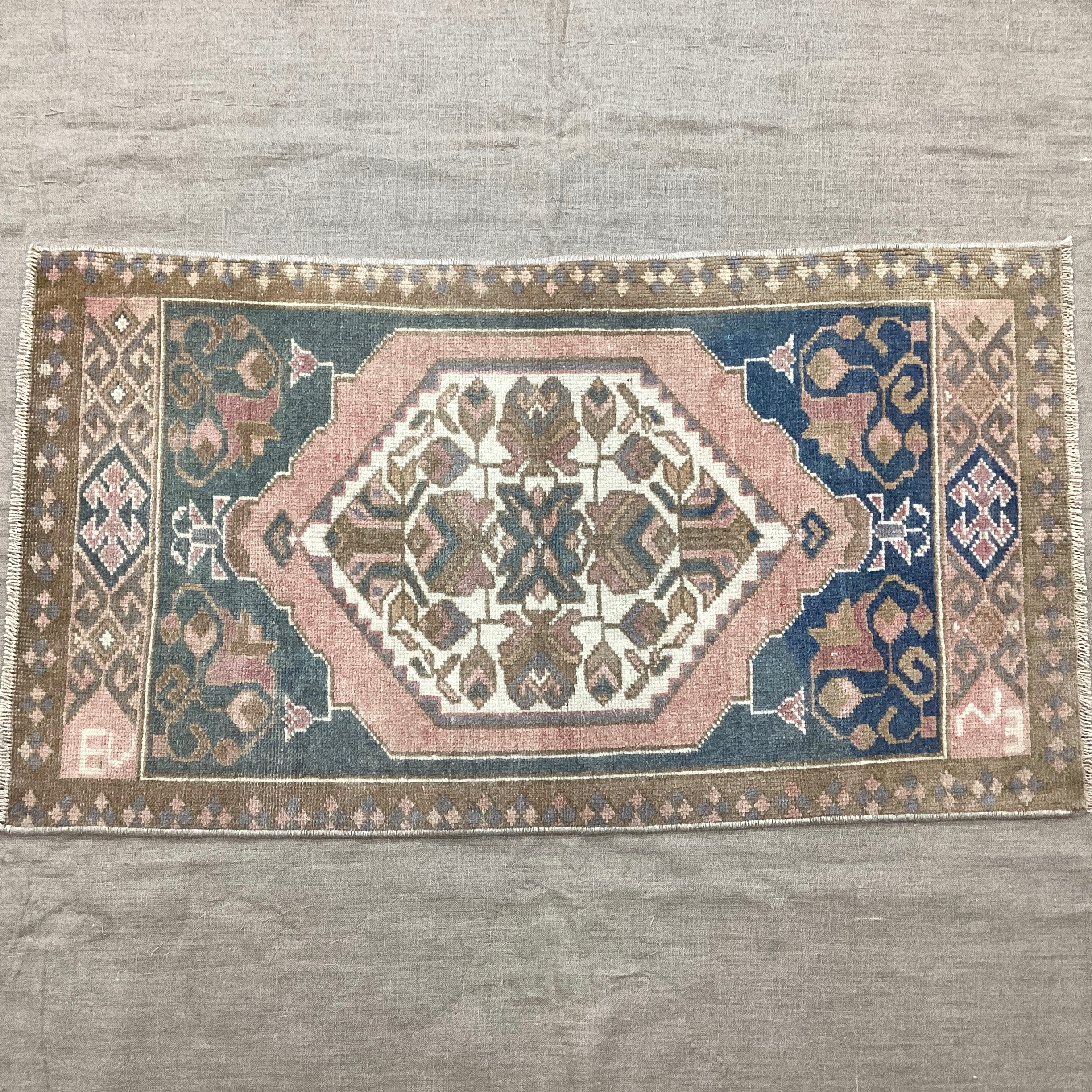 手織りトルコ絨毯 106x58cm ヴィンテージラグ