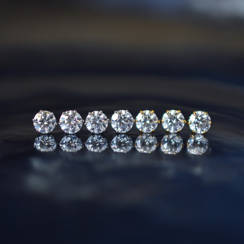 モアサナイトのシンプルな一粒スタッドピアス】クリア / 4mm