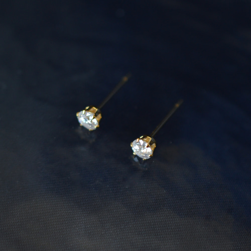 モアサナイトの一粒スタッドピアス】クリア / 4mm / サージカル