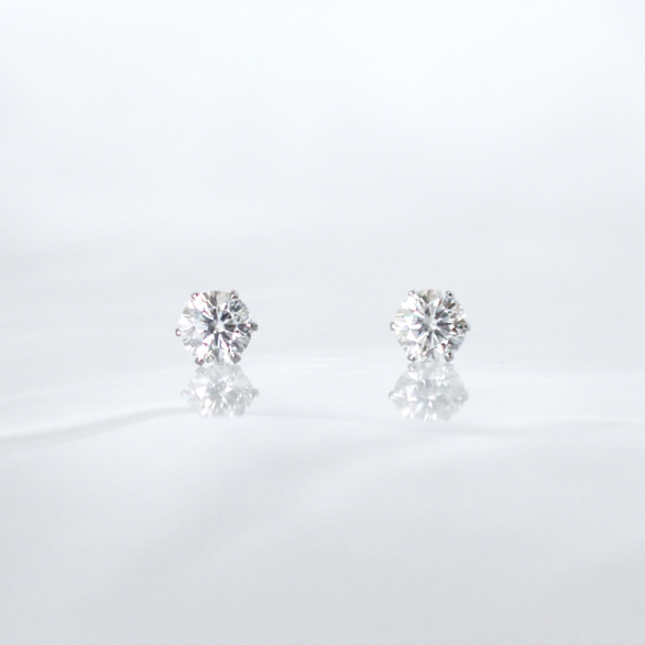 モアサナイトのつけっぱなしピアス】4mm / サージカルステンレス