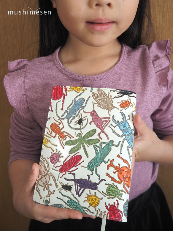 ＜1点あります＞文庫革「日本の昆虫シリーズ」ブックカバー（文庫本サイズ）マルチカラー 日本の昆虫シリーズ ブックカバー 文庫本サイズ