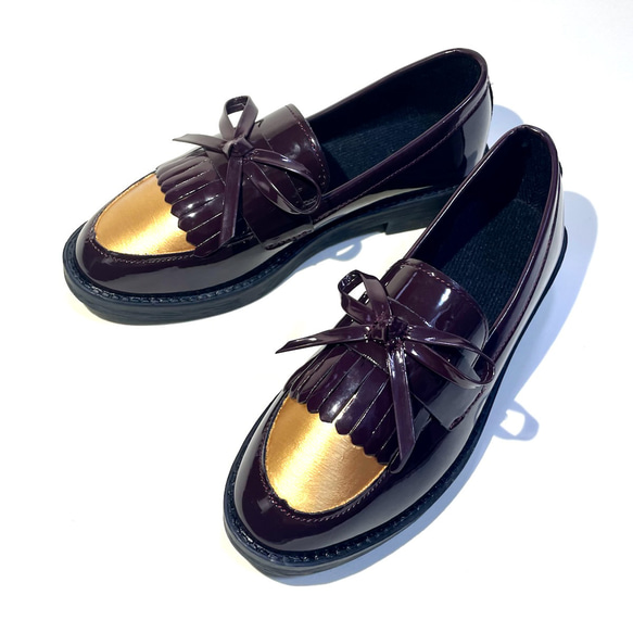 可愛精緻緞帶雙色絎縫樂福鞋（琺瑯黑/酒紅色 x 金色/銀色） 第8張的照片