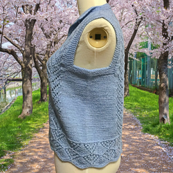 【母の日に素敵な贈り物を】 春を告げる 透かし編みの水色ベスト Mサイズ 3枚目の画像