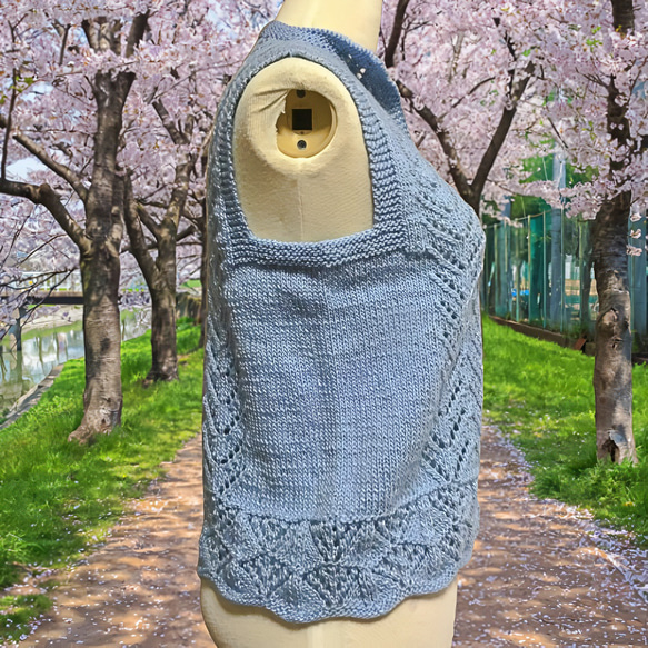 【母の日に素敵な贈り物を】 春を告げる 透かし編みの水色ベスト Mサイズ 5枚目の画像