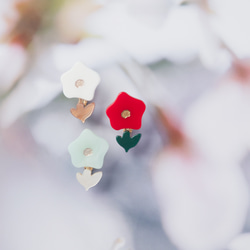 Flowerピアス/イヤリング -White- ●花モチーフのゆるアクセ● 4枚目の画像