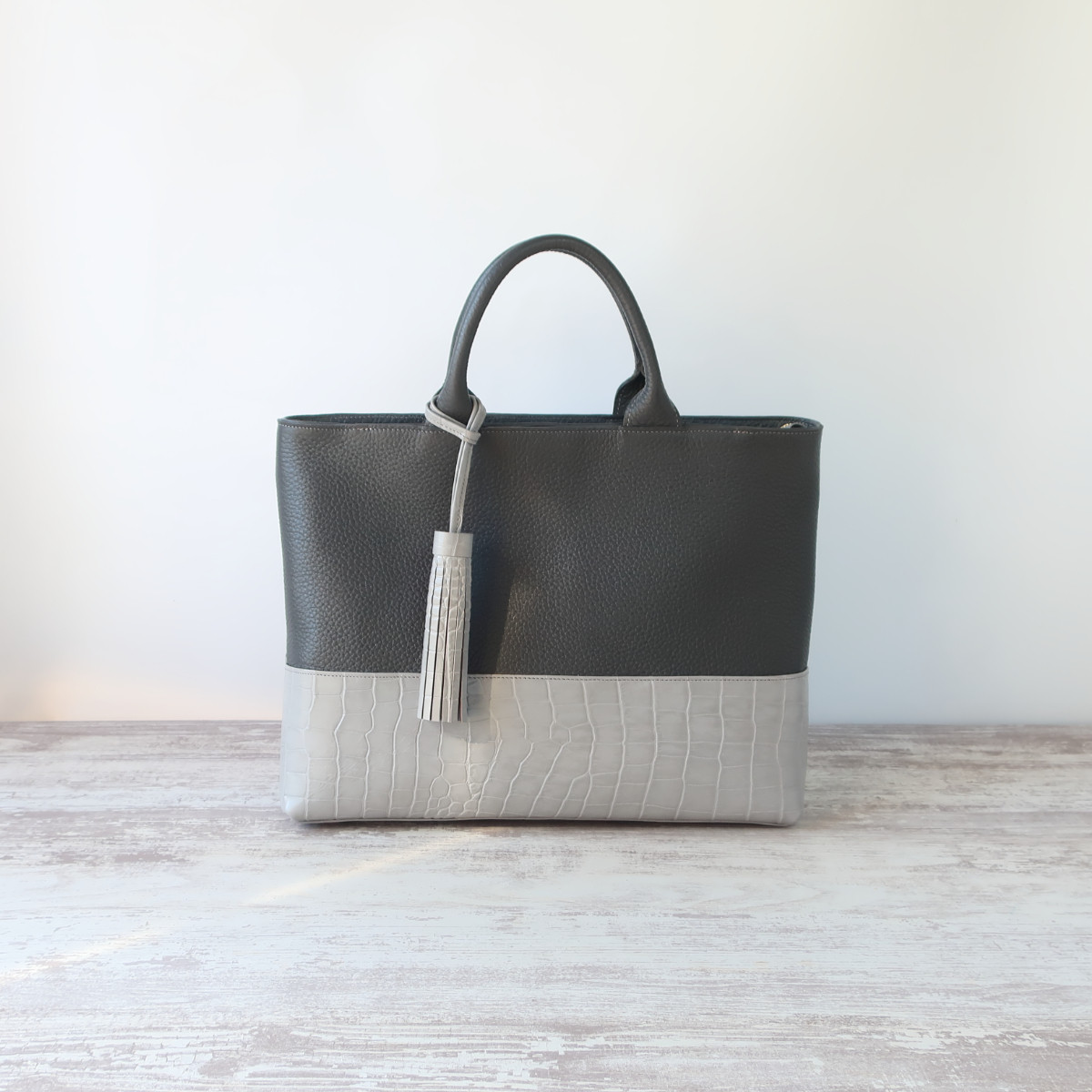 （ファスナーver)よこ長トートbag・丸手紐ver☆彡ダークグレー×グレー・A4サイズ・受注製作/お色違いも対応可能