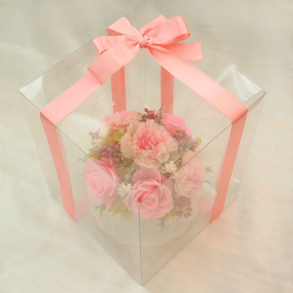 爽やかなミントグリーンのピンポンマムとバラのリングピロー　母の日ギフトにぴったりのアレンジメント　A069