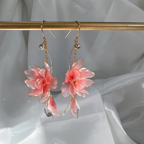 ピンク花デザインのピアス 花あかり -桜ピアス- Angelic Jewelry