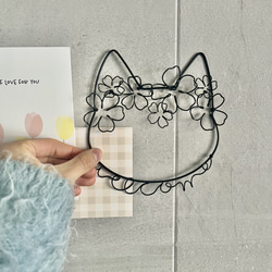 桜の花冠と猫　welcome ウェルカム　ワイヤーアート　レタリング　虫ピン無料 2枚目の画像