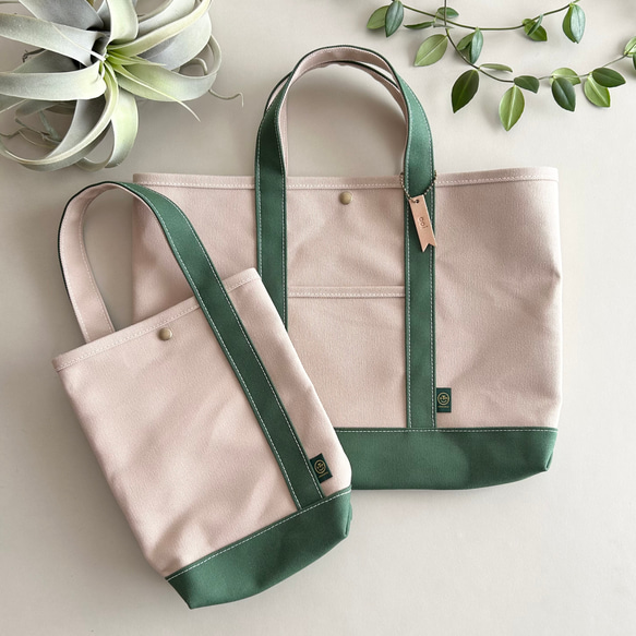 "入園入学2点セット" レッスンバッグ 上履き入れ　名入れチャーム付〈beige × green〉《受注製作》 5枚目の画像