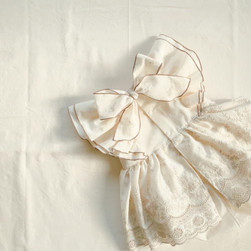 エンブロイダリー生地のフリルロンパース ワンピース Baby 70/80