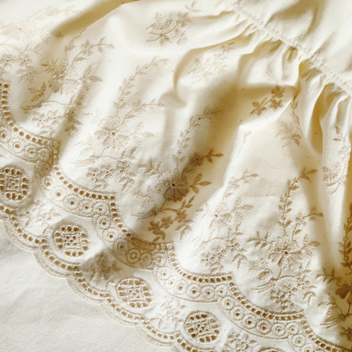 エンブロイダリー生地のフリルロンパース ワンピース Baby 70/80