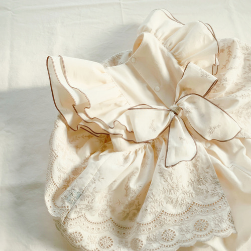 エンブロイダリー生地のフリルロンパース ワンピース Baby 70/80