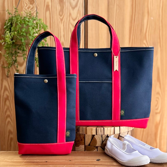 "入園入学2点セット" レッスンバッグ 上履き入れ　名入れチャーム付〈 navy × red〉《受注製作》 1枚目の画像