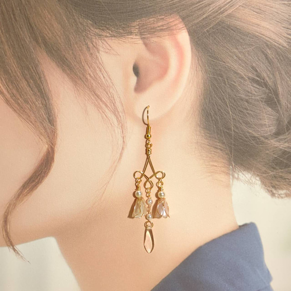 ディップアート＊パステルカラーなチューリップのシャンデリアピアス(イヤリング)　【ホワイト＆ピンク】 　N741 4枚目の画像