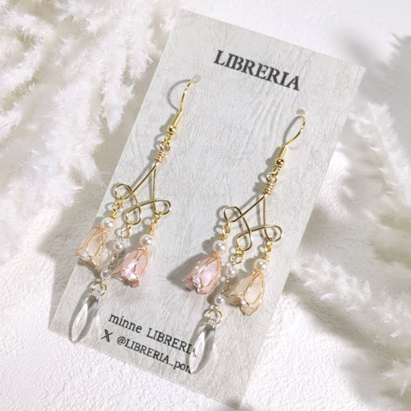 ディップアート＊パステルカラーなチューリップのシャンデリアピアス(イヤリング)　【ホワイト＆ピンク】 　N741 1枚目の画像