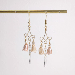 ディップアート＊パステルカラーなチューリップのシャンデリアピアス(イヤリング)　【ホワイト＆ピンク】 　N741 3枚目の画像