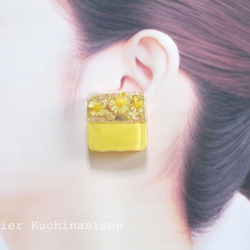 樹脂藝術雙色花朵耳環&lt;黃色&gt; 第6張的照片