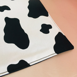 牛柄ホルスタインランチョンマット（白×黒） 2枚目の画像