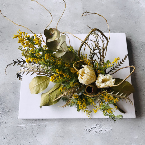 新作2024 ミモザと雲竜柳のキャンバスアレンジ 壁掛けスワッグ ギフト  