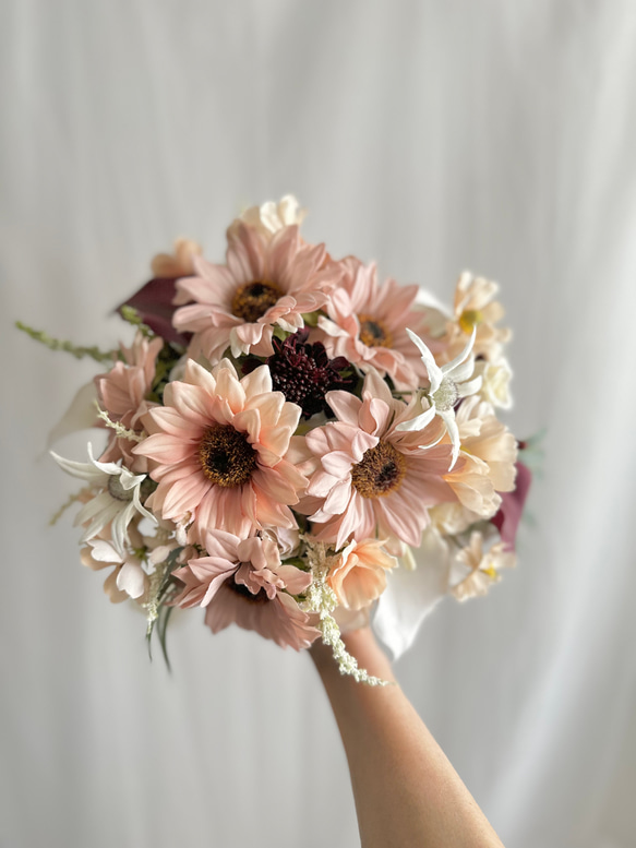 ピンクのサンフラワーブーケ　ひまわりのブーケ　造花ブーケ　ウェディングブーケ 