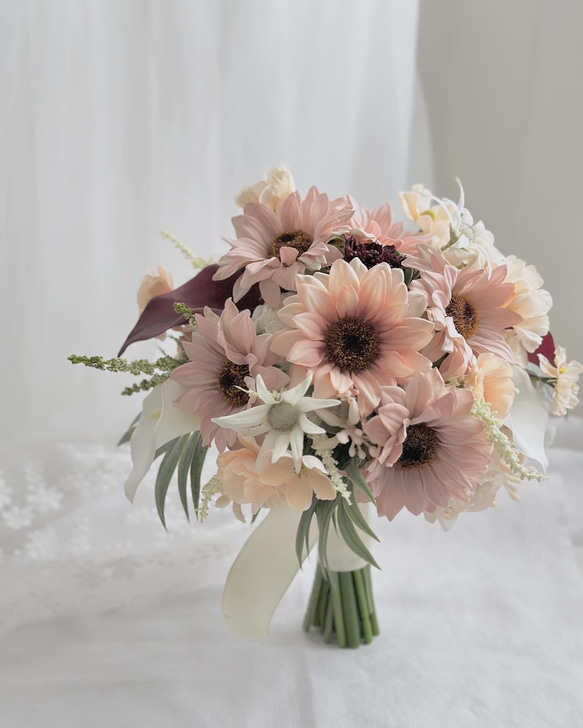 ピンクのサンフラワーブーケ　ひまわりのブーケ　造花ブーケ　ウェディングブーケ 