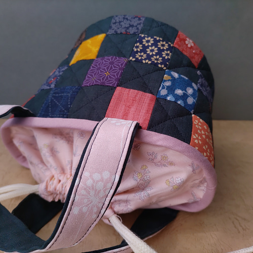 パッチワークの巾着バッグ【Creema限定】☆ソーイングバッグ仕様☆丸底