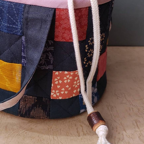 パッチワークの巾着バッグ【Creema限定】☆ソーイングバッグ仕様☆丸底