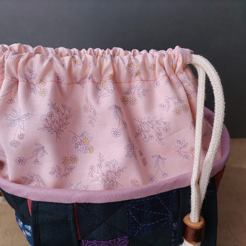 パッチワークの巾着バッグ【Creema限定】☆ソーイングバッグ仕様☆丸底