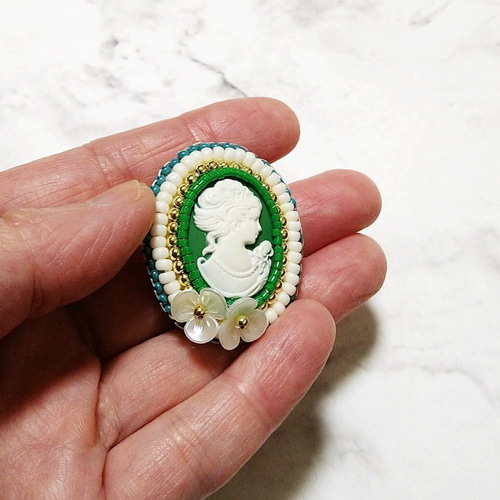 薄緑色のビーズ刺繍チュチュ 薄緑色のビーズ刺繍チュチュ ぷっくり