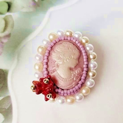 【美品】ビーズ総刺繍/ラインストーン/ ビジュー/口枠式/赤系色/ビーズバッグ ビーズ刺繍の仮面のブローチNo.38『コロンビーナ』 - Under the rose